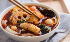 知名麻辣燙出現(xiàn)食品安全問(wèn)題，如何保障吃的安全？